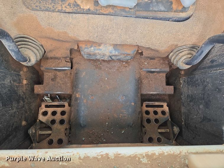 image for item ET1010 2002 Bobcat 873 skid steer loader