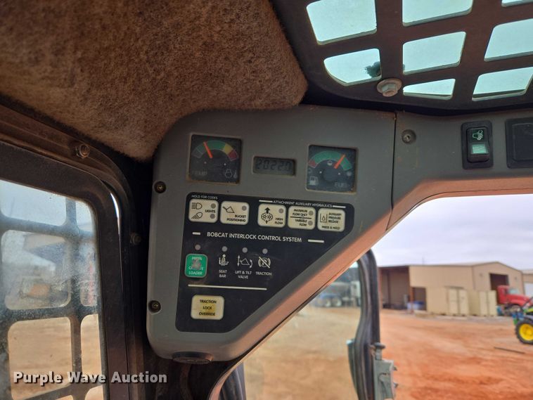 image for item ET1010 2002 Bobcat 873 skid steer loader