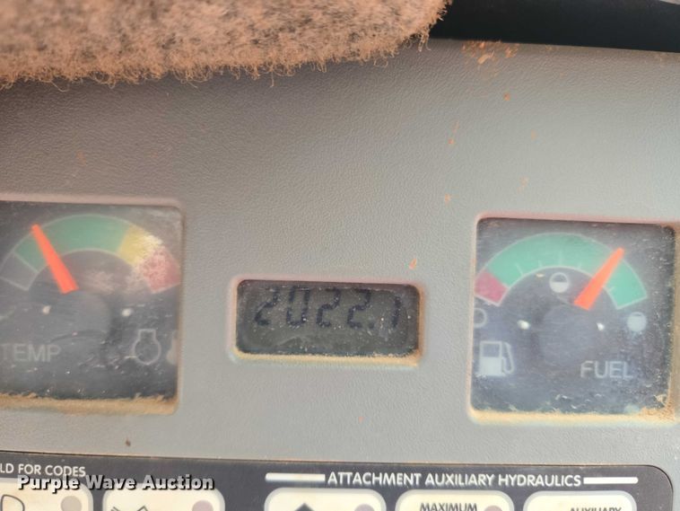 image for item ET1010 2002 Bobcat 873 skid steer loader