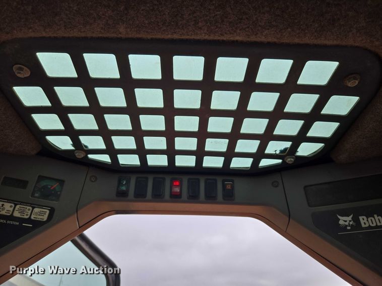 image for item ET1010 2002 Bobcat 873 skid steer loader