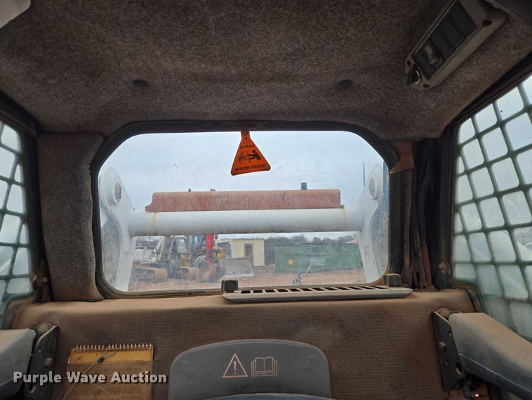 image for item ET1010 2002 Bobcat 873 skid steer loader