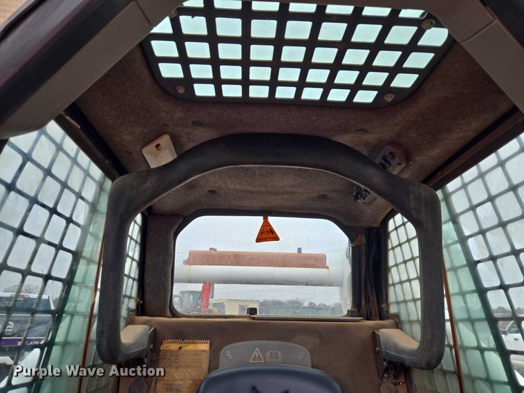 image for item ET1010 2002 Bobcat 873 skid steer loader