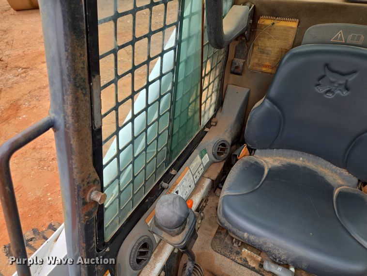 image for item ET1010 2002 Bobcat 873 skid steer loader