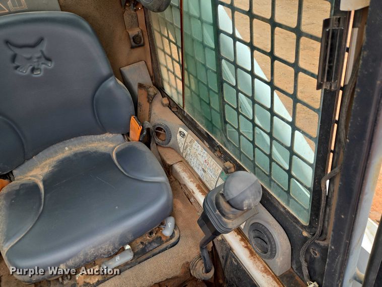 image for item ET1010 2002 Bobcat 873 skid steer loader