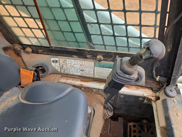 image for item ET1010 2002 Bobcat 873 skid steer loader