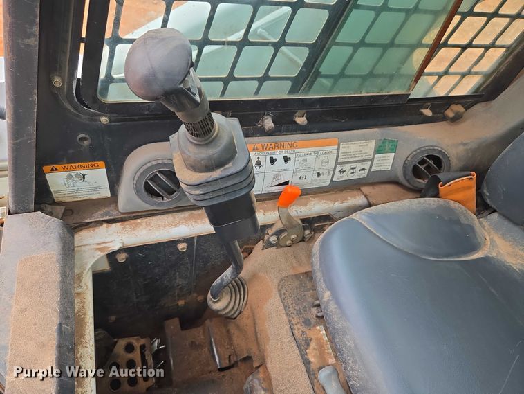 image for item ET1010 2002 Bobcat 873 skid steer loader