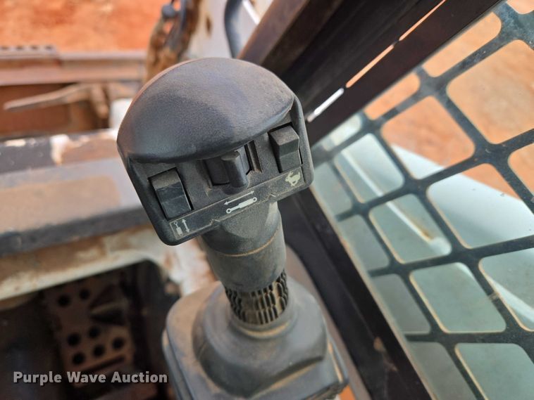 image for item ET1010 2002 Bobcat 873 skid steer loader