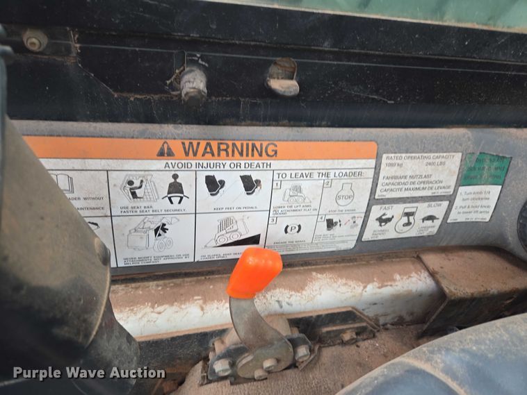 image for item ET1010 2002 Bobcat 873 skid steer loader