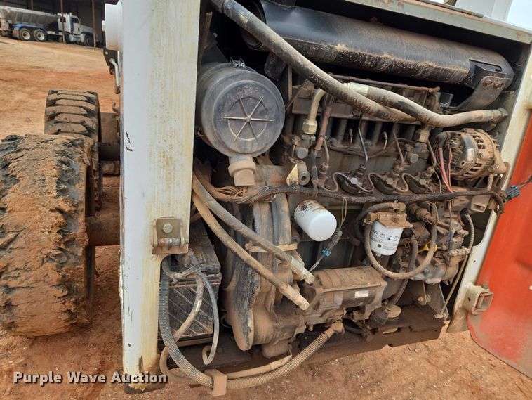 image for item ET1010 2002 Bobcat 873 skid steer loader