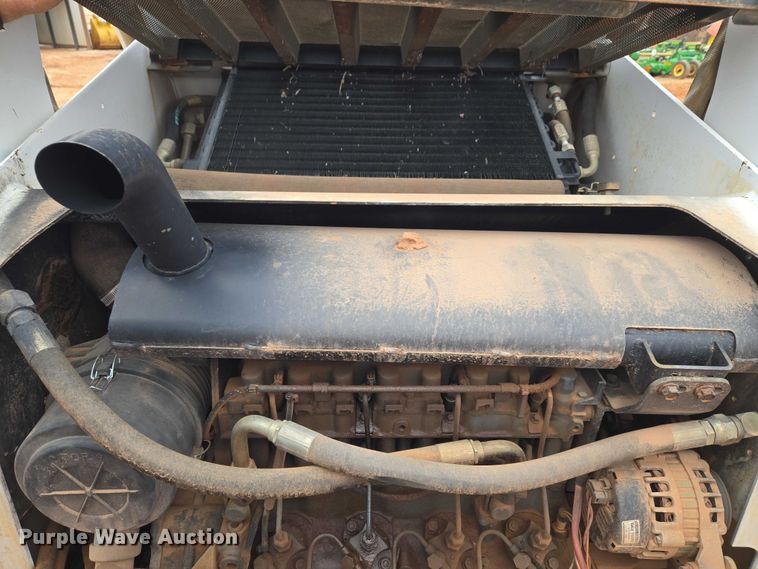 image for item ET1010 2002 Bobcat 873 skid steer loader