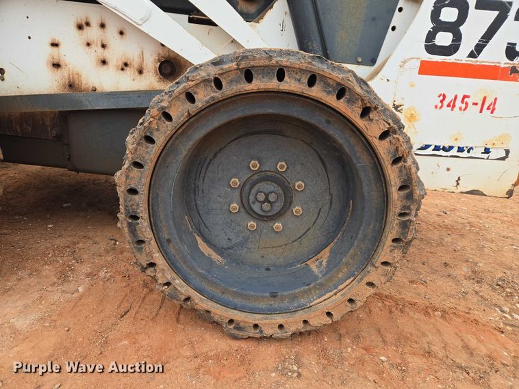 image for item ET1010 2002 Bobcat 873 skid steer loader