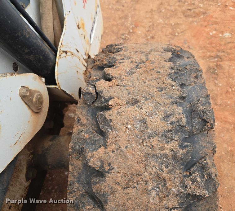 image for item ET1010 2002 Bobcat 873 skid steer loader