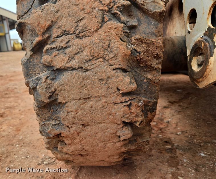 image for item ET1010 2002 Bobcat 873 skid steer loader
