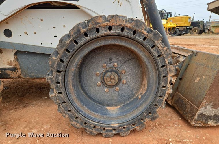 image for item ET1010 2002 Bobcat 873 skid steer loader