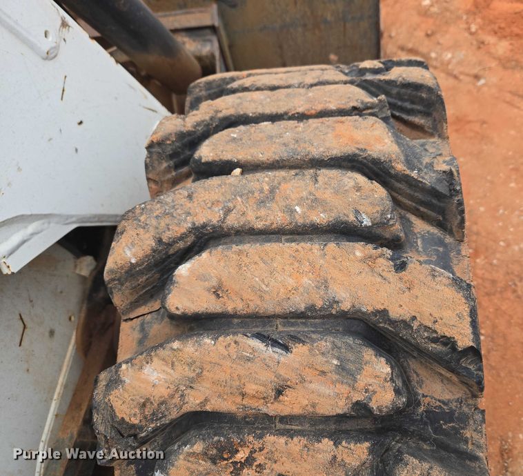 image for item ET1010 2002 Bobcat 873 skid steer loader