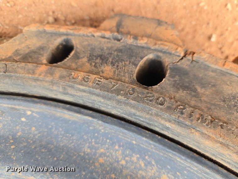 image for item ET1010 2002 Bobcat 873 skid steer loader