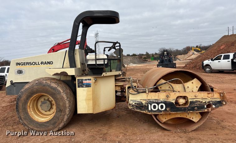 image for item ET1012 1999 Ingersoll Rand SD-100D PRO PAC single drum roller