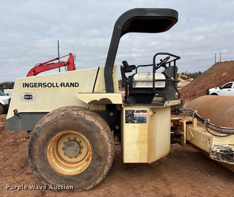 image for item ET1012 1999 Ingersoll Rand SD-100D PRO PAC single drum roller