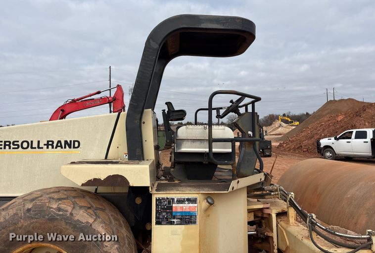 image for item ET1012 1999 Ingersoll Rand SD-100D PRO PAC single drum roller