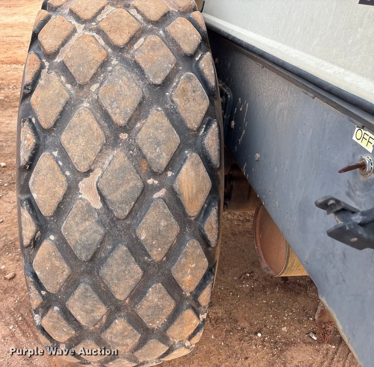 image for item ET1012 1999 Ingersoll Rand SD-100D PRO PAC single drum roller