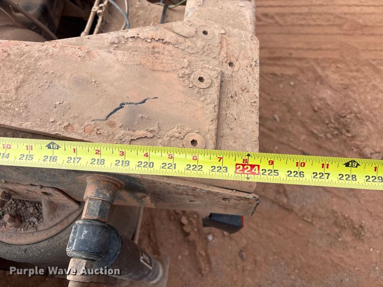 image for item ET1013 2000 Mack Vision 460 truck cab and chassis