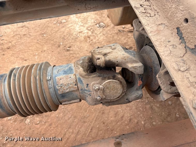 image for item ET1013 2000 Mack Vision 460 truck cab and chassis