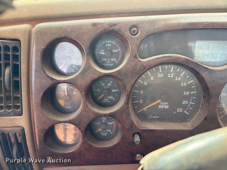 image for item ET1013 2000 Mack Vision 460 truck cab and chassis