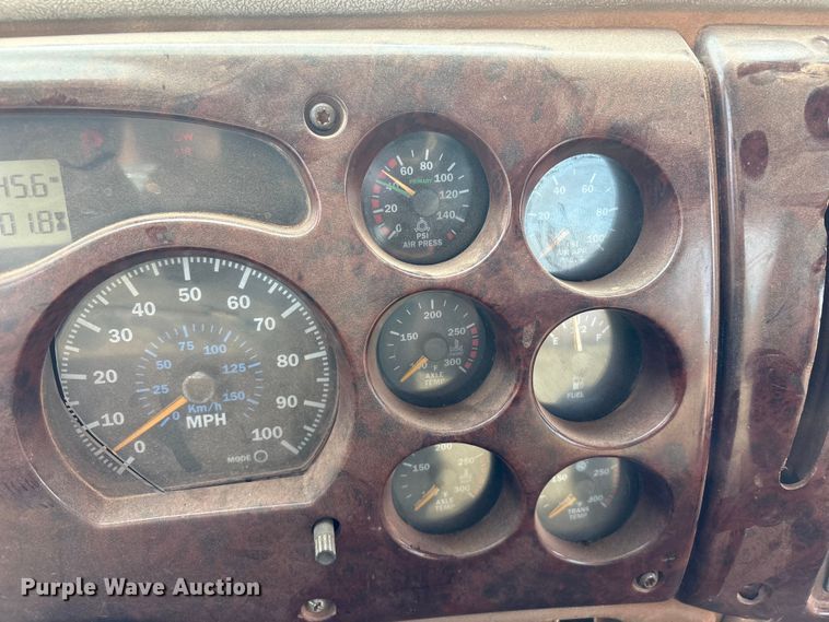 image for item ET1013 2000 Mack Vision 460 truck cab and chassis