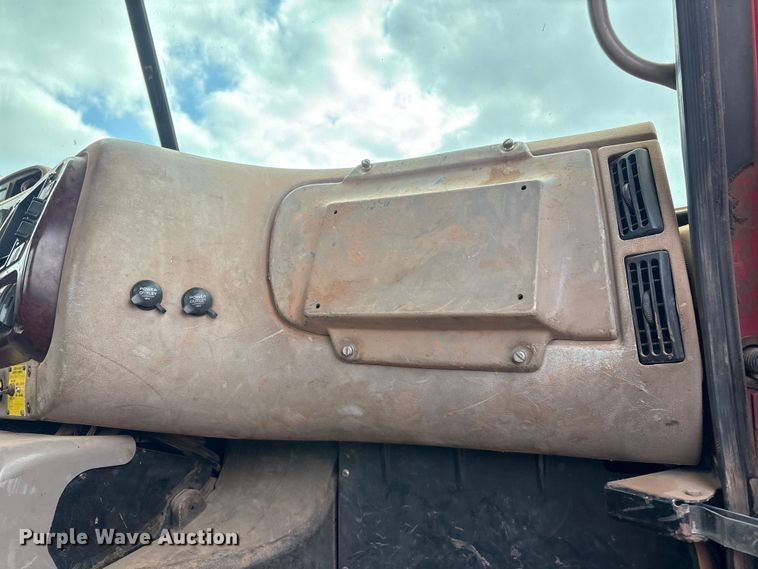 image for item ET1013 2000 Mack Vision 460 truck cab and chassis