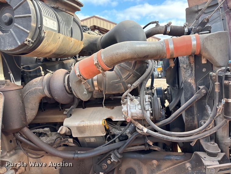 image for item ET1013 2000 Mack Vision 460 truck cab and chassis