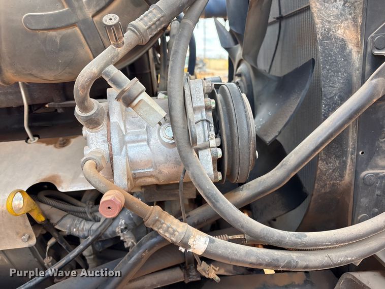 image for item ET1013 2000 Mack Vision 460 truck cab and chassis