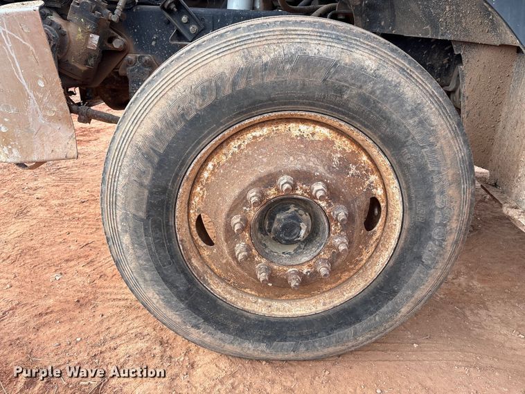 image for item ET1013 2000 Mack Vision 460 truck cab and chassis