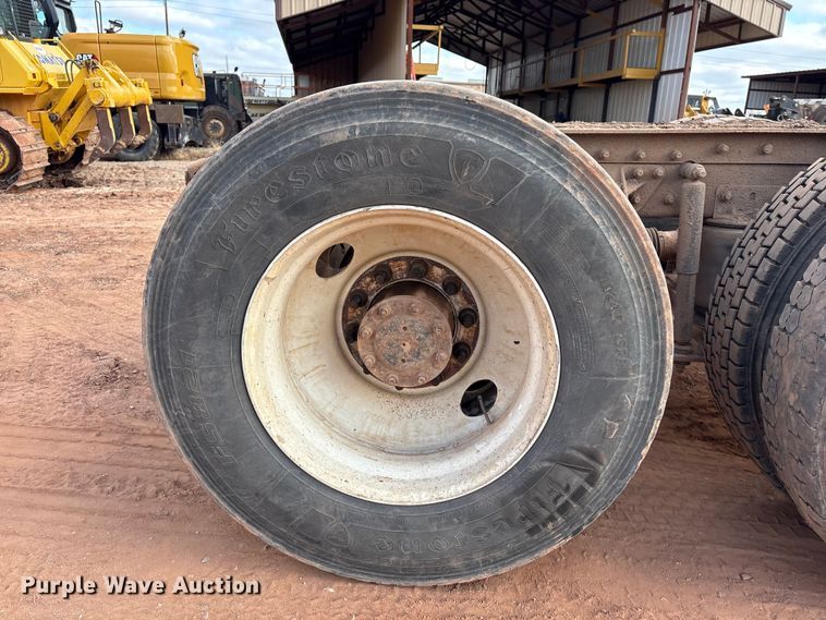 image for item ET1013 2000 Mack Vision 460 truck cab and chassis