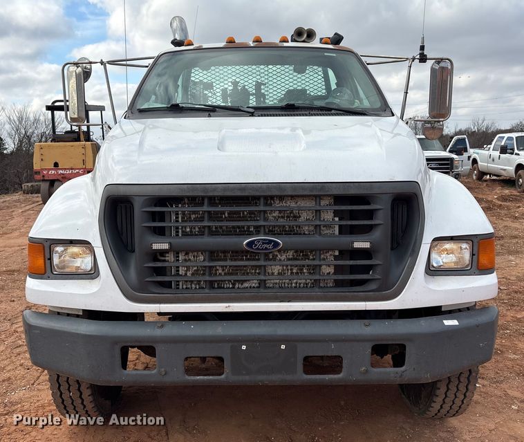 image for item ET1014 2003 Ford F650 Super Duty XL utility / service truck