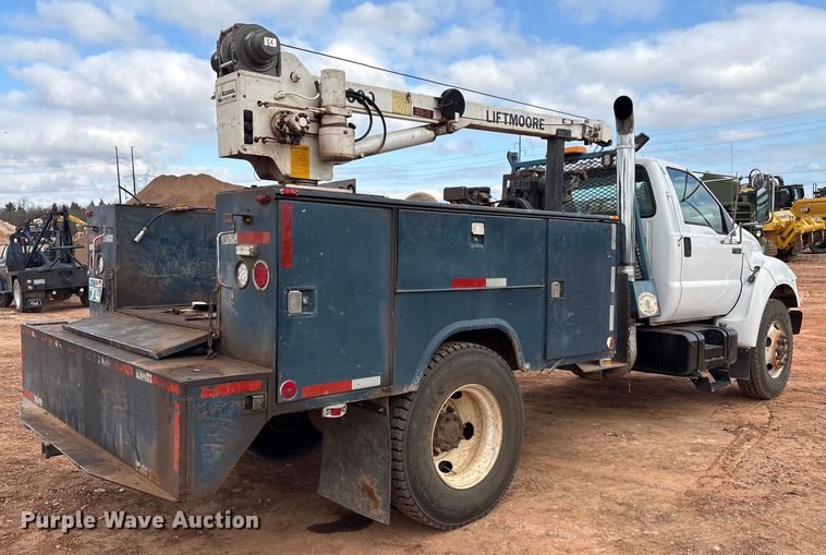 image for item ET1014 2003 Ford F650 Super Duty XL utility / service truck