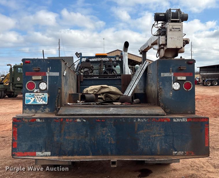 image for item ET1014 2003 Ford F650 Super Duty XL utility / service truck