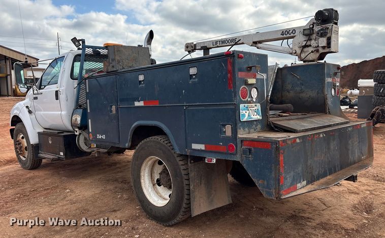 image for item ET1014 2003 Ford F650 Super Duty XL utility / service truck