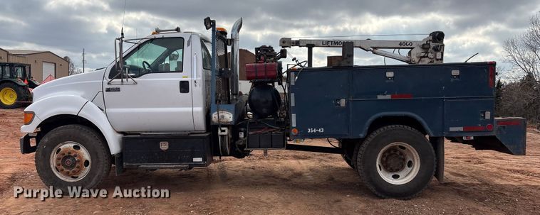 image for item ET1014 2003 Ford F650 Super Duty XL utility / service truck