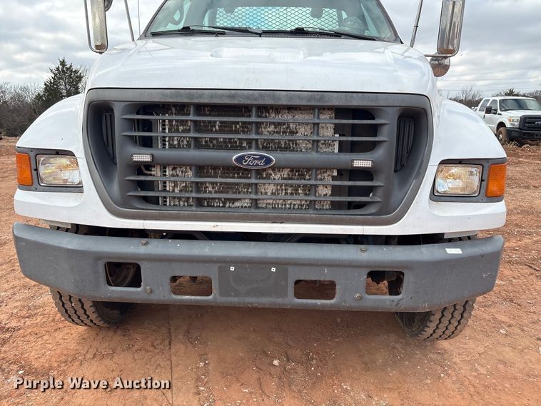 image for item ET1014 2003 Ford F650 Super Duty XL utility / service truck