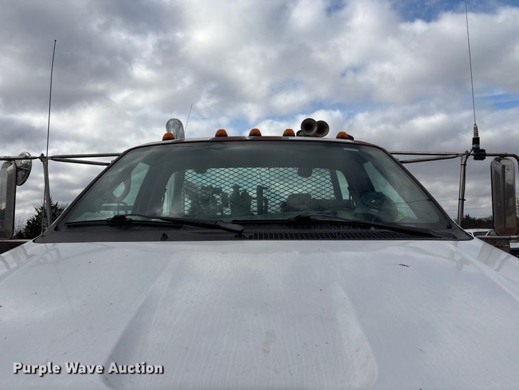 image for item ET1014 2003 Ford F650 Super Duty XL utility / service truck