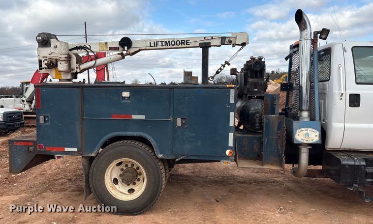 image for item ET1014 2003 Ford F650 Super Duty XL utility / service truck