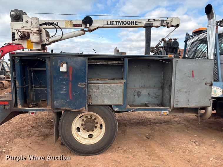 image for item ET1014 2003 Ford F650 Super Duty XL utility / service truck