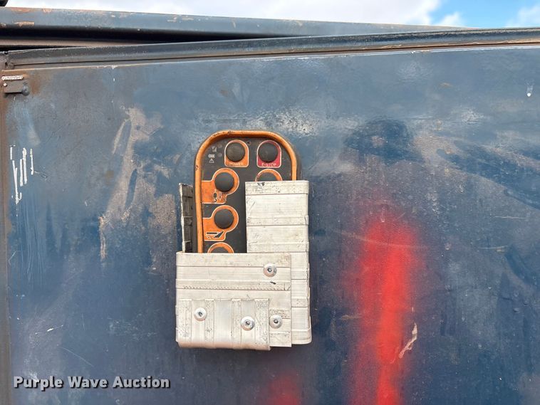 image for item ET1014 2003 Ford F650 Super Duty XL utility / service truck