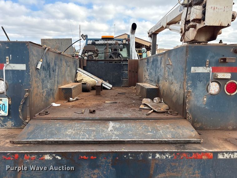 image for item ET1014 2003 Ford F650 Super Duty XL utility / service truck