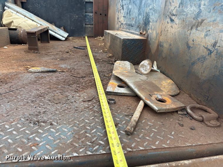 image for item ET1014 2003 Ford F650 Super Duty XL utility / service truck