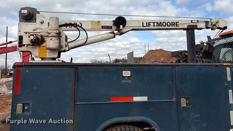 image for item ET1014 2003 Ford F650 Super Duty XL utility / service truck