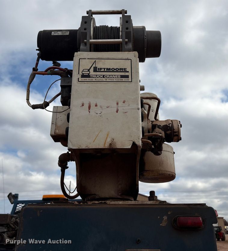 image for item ET1014 2003 Ford F650 Super Duty XL utility / service truck