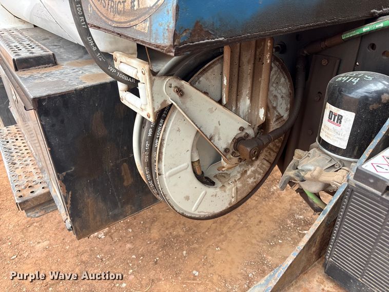 image for item ET1014 2003 Ford F650 Super Duty XL utility / service truck