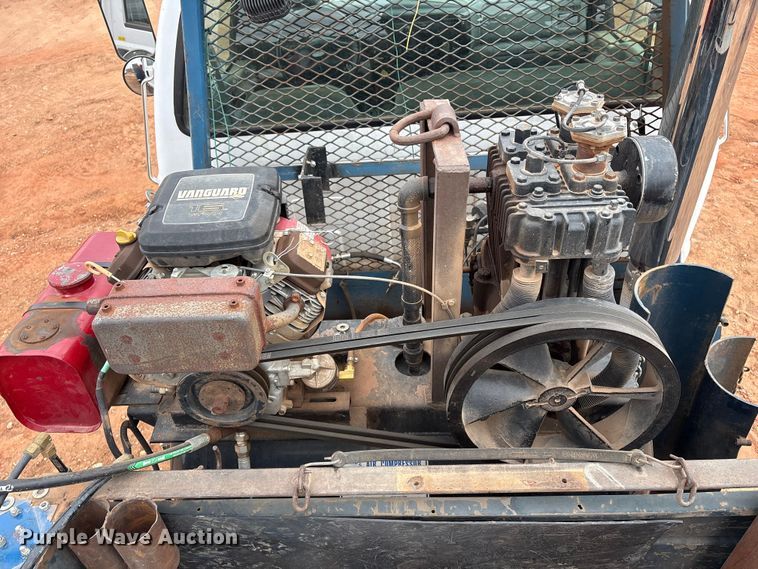 image for item ET1014 2003 Ford F650 Super Duty XL utility / service truck