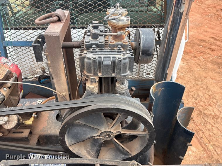 image for item ET1014 2003 Ford F650 Super Duty XL utility / service truck